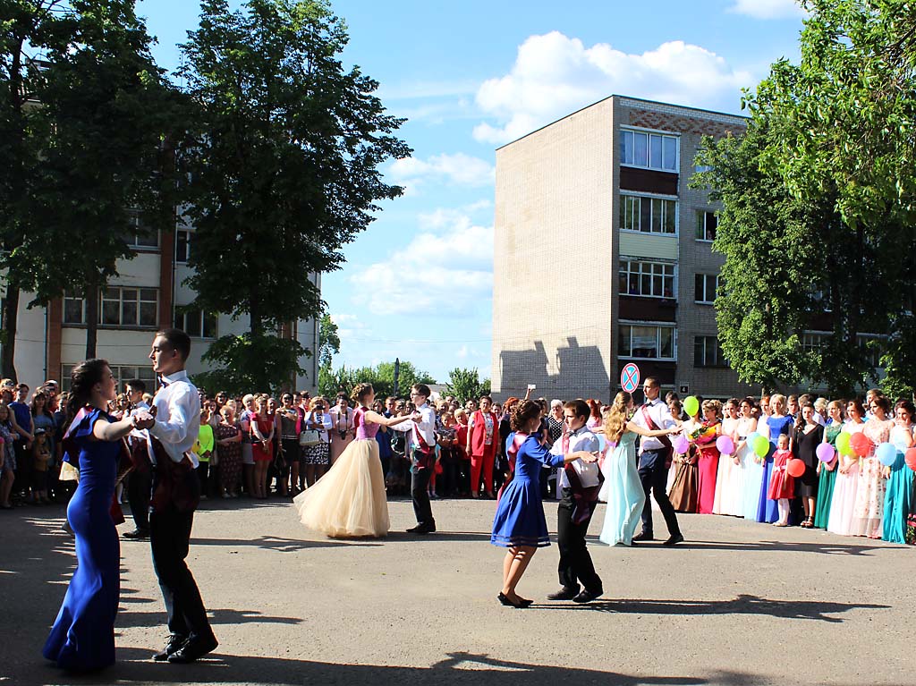 В Кличеве прошёл парад выпускников