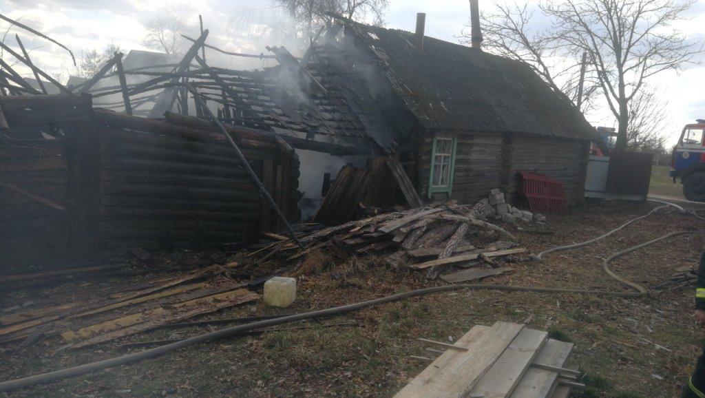 В деревне Поплавы Кличевского района загорелся дом