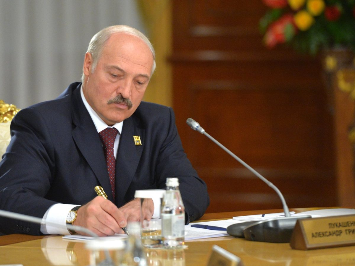 Александр Лукашенко подписал закон об амнистии в связи с 75-летием Победы в Великой Отечественной войне
