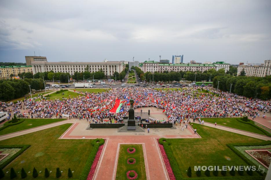 Многолюдные митинги в поддержку мира и спокойствия Беларуси прошли в Минске, Гомеле и Могилеве