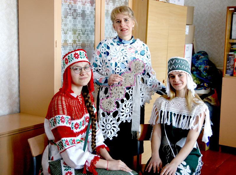 Учитель трудового обучения СШ № 2 имени Ф.И. Ковалева города Кличева создает авторские коллекции национальной одежды