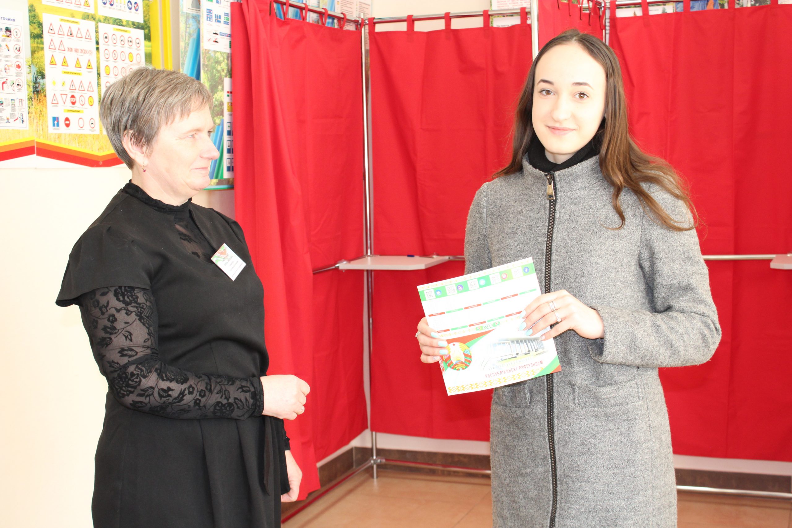 Студентке-второкурснице   Горецкой  сельхозакадемии Диане  Вайтусёнок  впервые  выпала  возможность  участвовать   в  референдуме.
