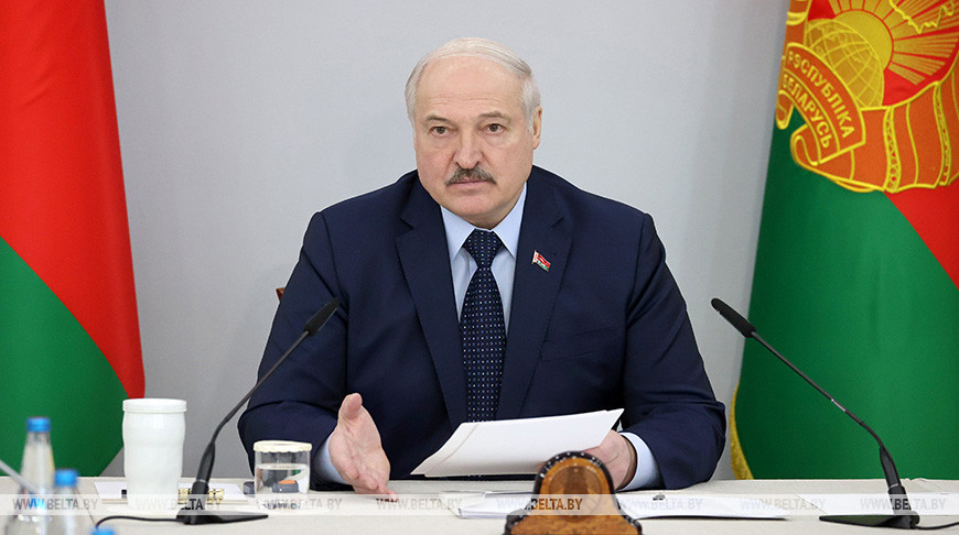 “Пришло время спрашивать за результат”. Лукашенко взялся за работу агрообъединений Витебской области