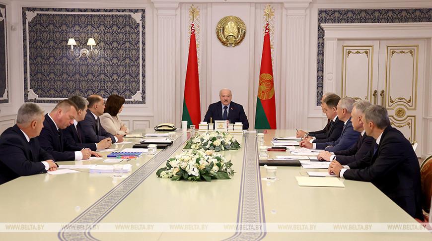 “Обещали – надо выполнять”. Будущее партий и гражданского общества стало темой совещания у Лукашенко