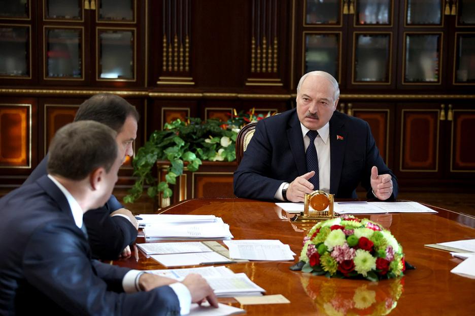 Что с экономикой и ценами и зачем Лукашенко встретится с Путиным? Президент принял с докладом Головченко