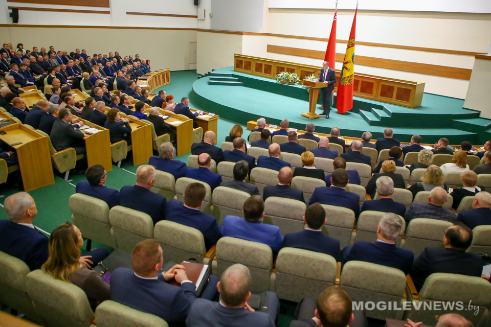 Председатель облисполкома Анатолий Исаченко провёл встречу с активом Могилевской области.