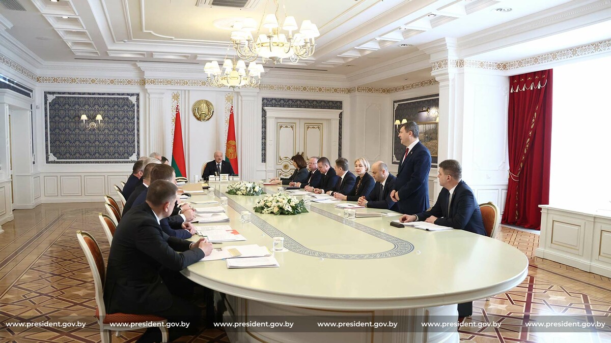 Александр Лукашенко собрал расширенное совещание с руководством Совета Министров