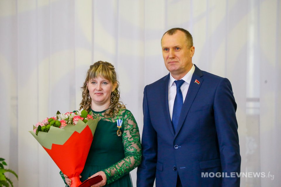 Представительниц Приднепровского края чествовали в преддверии 8 Марта
