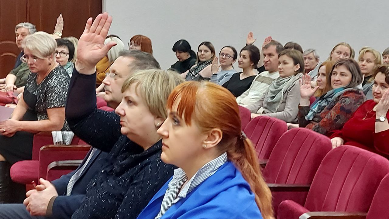В Кличеве избрали делегатов, которые представят наш район на учредительном съезде партии с рабочим названием “Белорусская политическая партия “Белая Русь”.