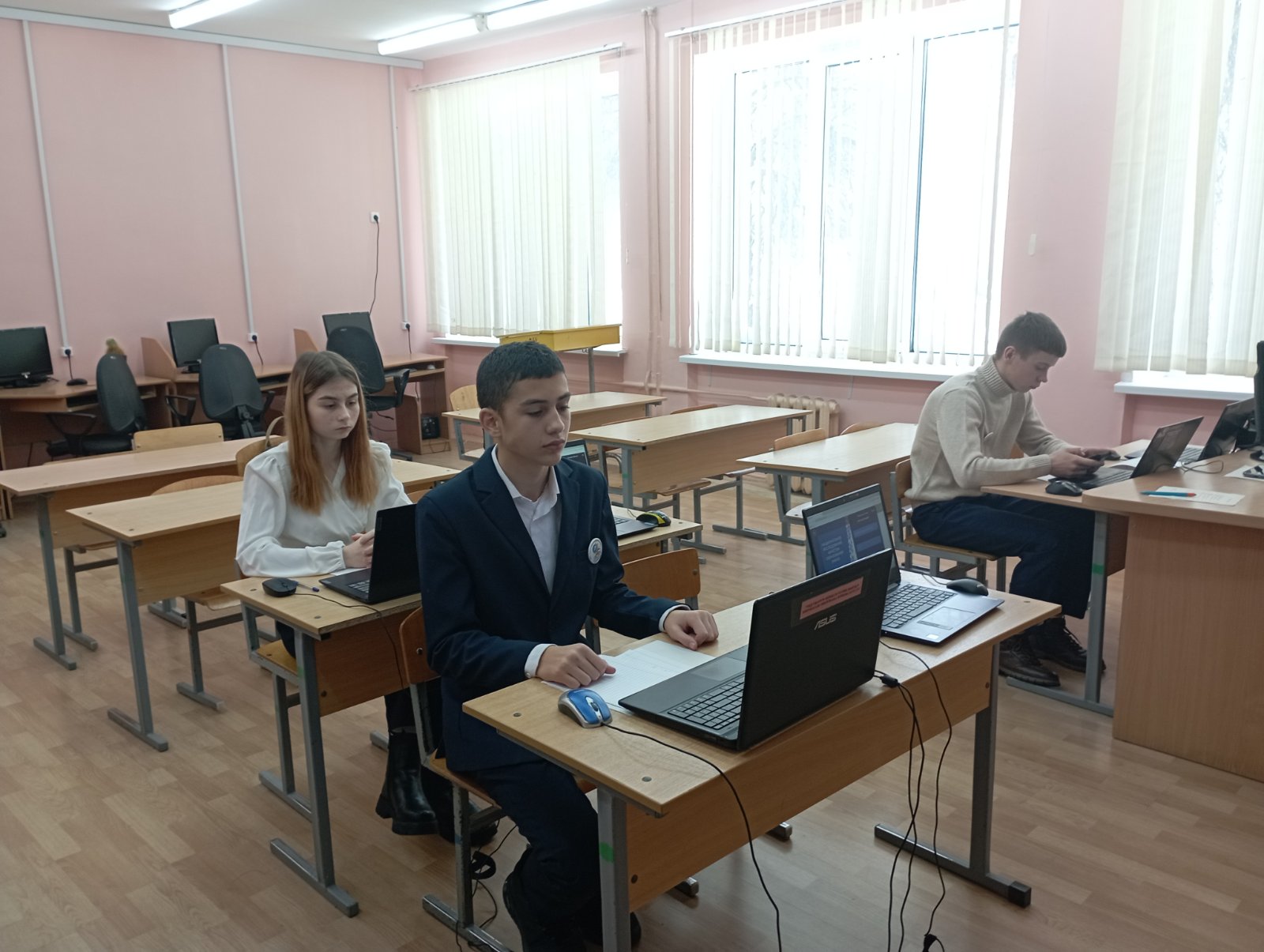 В Республике Беларусь 29 и 30 ноября  около 20 000 учащихся приняли участие в Национальном исследовании качества образования (НИКО)